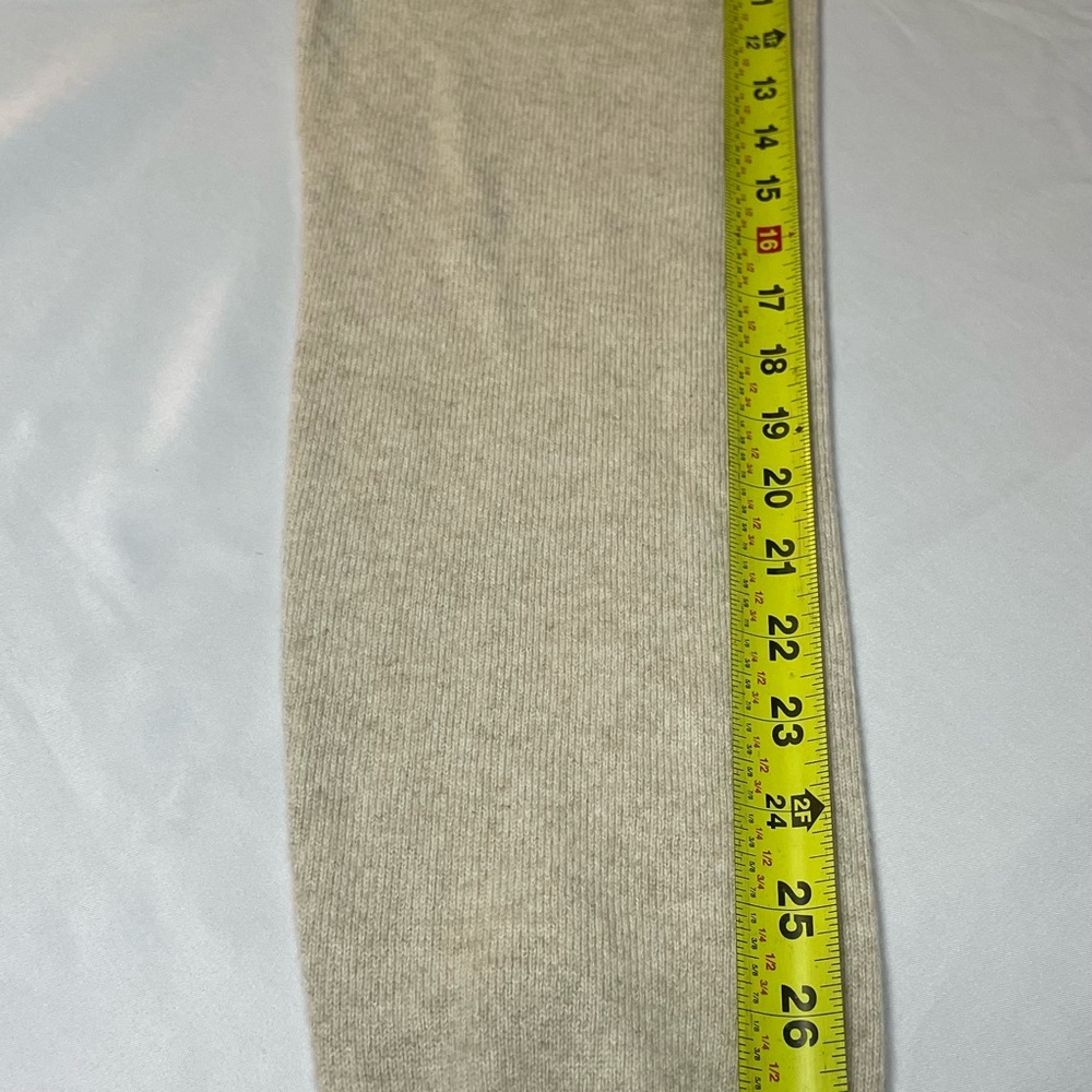 Roundtree & Yorke Men's Tan Crewneck Sweater - Picture 12 of 13